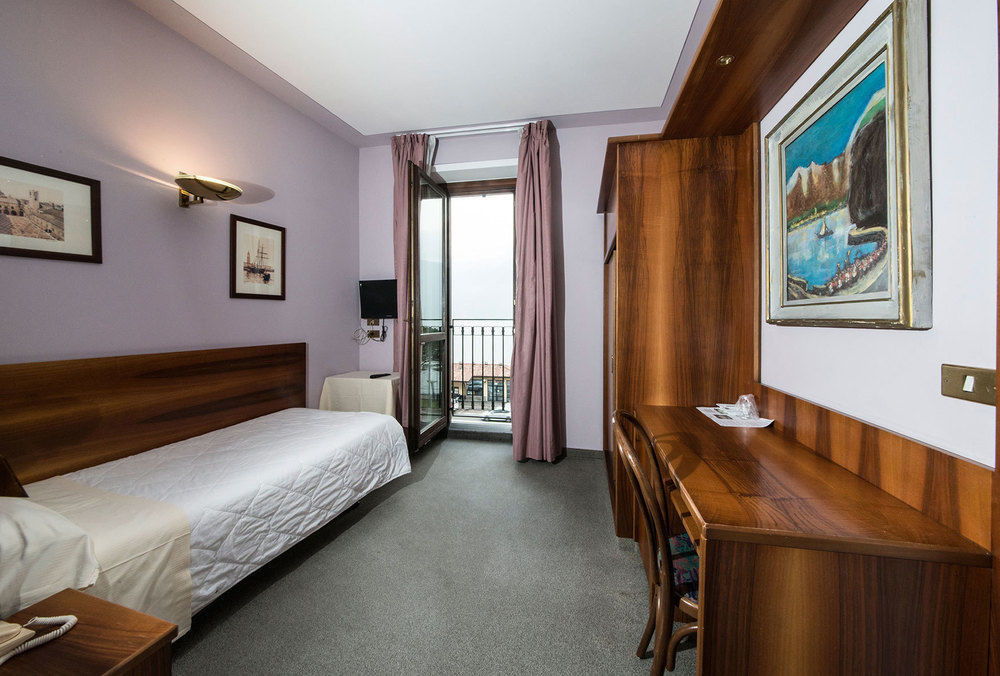 Albergo Moderno Ловере Экстерьер фото